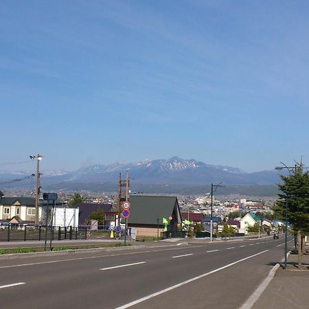 Pension Young House Hotel Furano Exterior photo