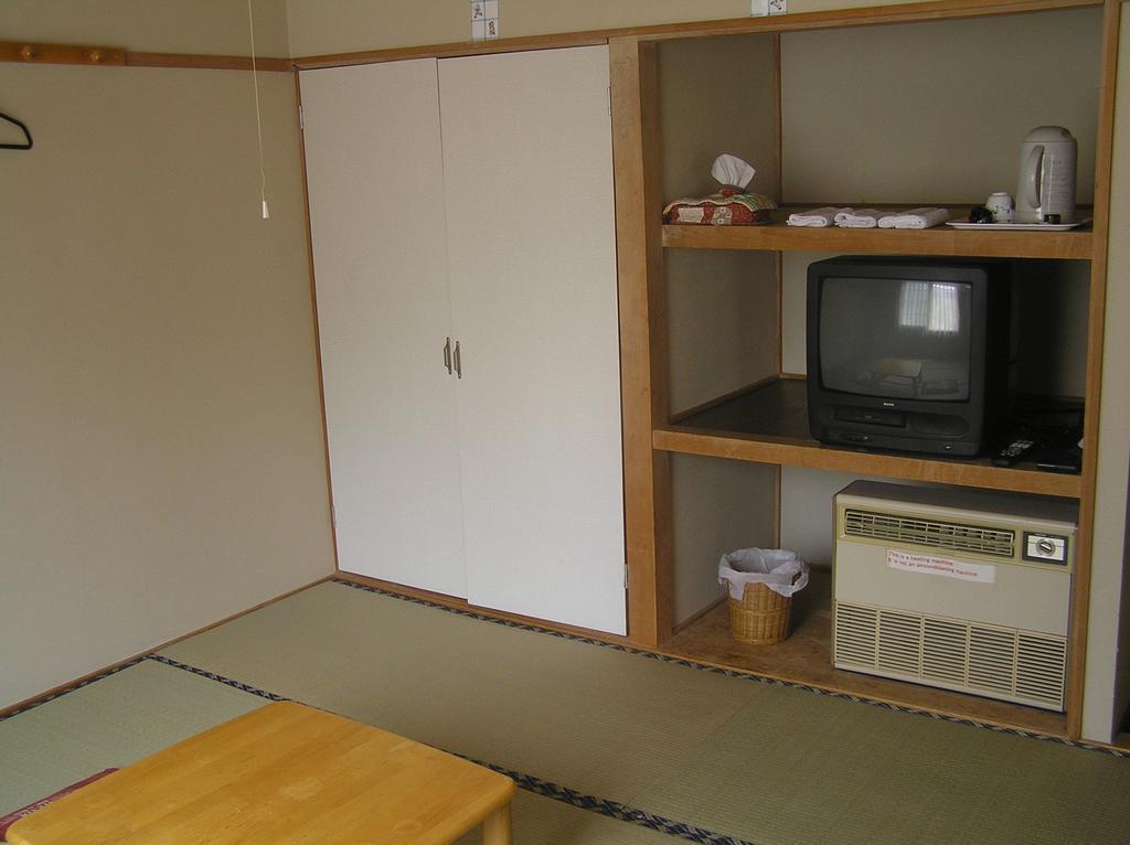 Pension Young House Hotel Furano Room photo