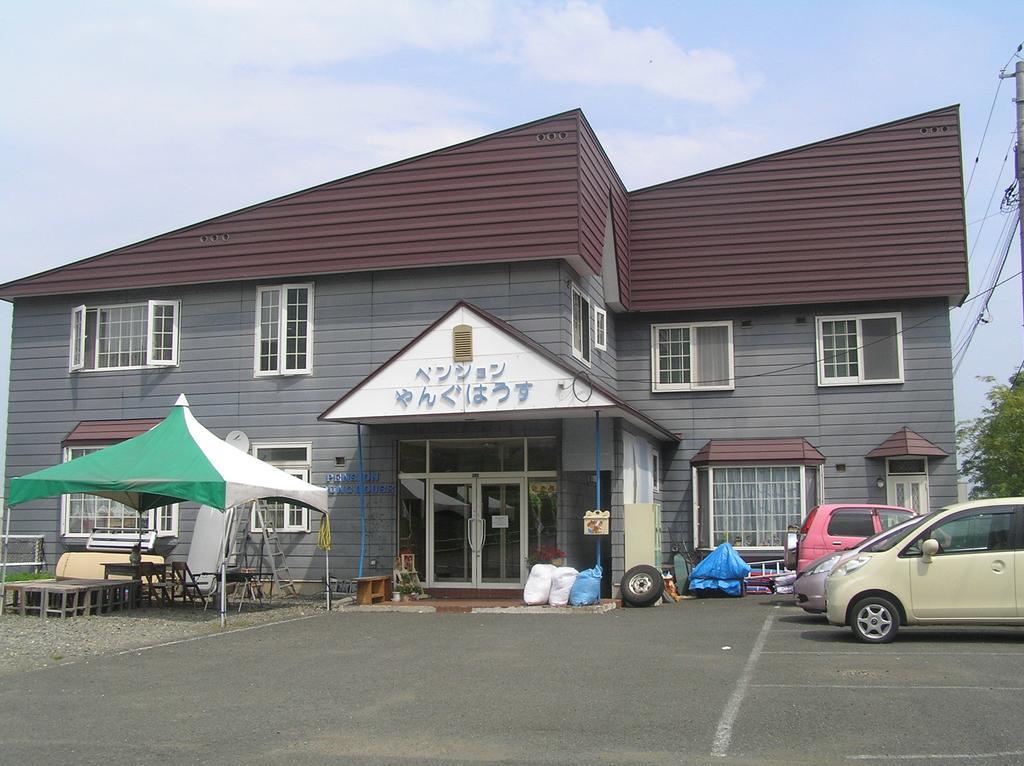 Pension Young House Hotel Furano Exterior photo