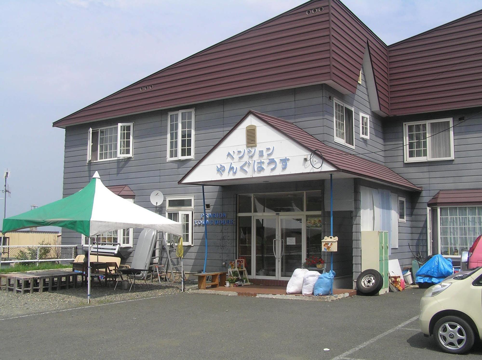 Pension Young House Hotel Furano Exterior photo